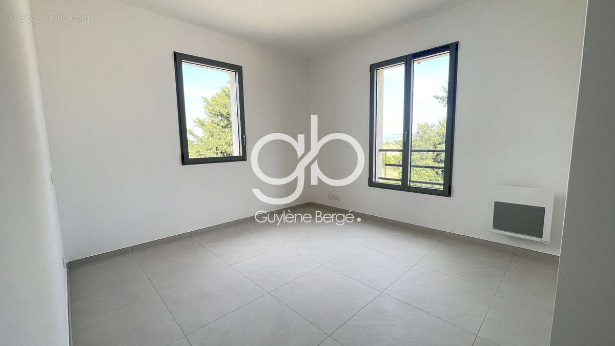 Maison à VIC-LA-GARDIOLE