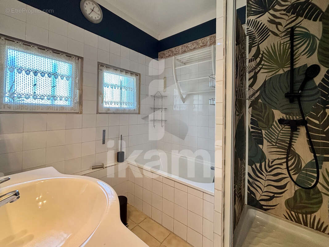 Maison à LAUDUN-L'ARDOISE