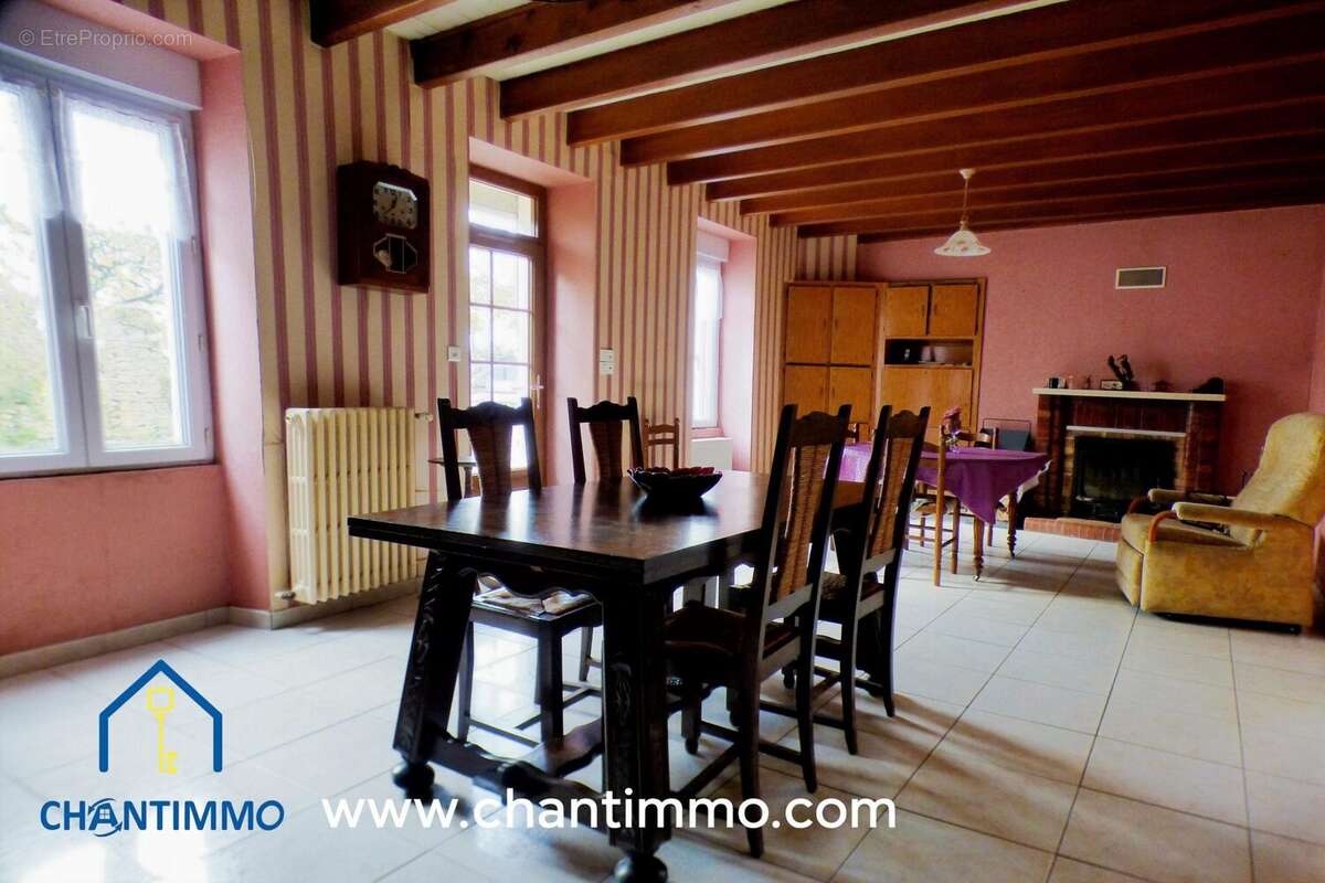 Maison à BAZOGES-EN-PAREDS