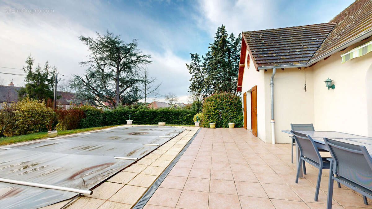 Maison à NEUILLY-LE-REAL