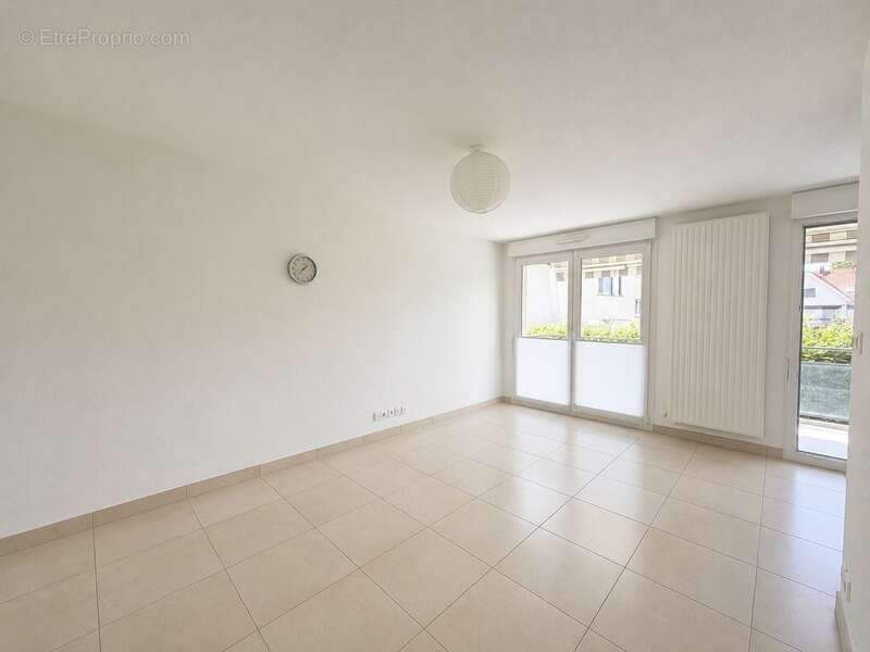 ROSENAU – Très bel appartement 2 pièces de 43 m² avec terrasse de 10 m², cave et 2 places de parking privatives – À proximité im - photo 4