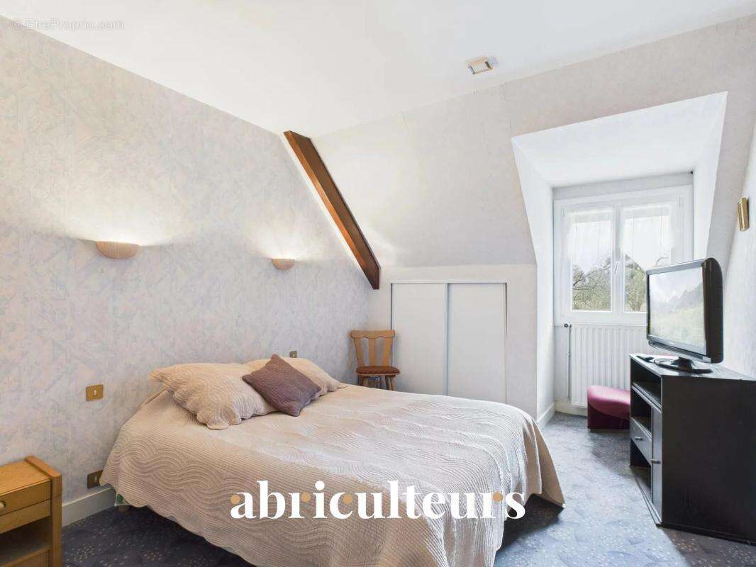 Maison avec parc arboré - 260 m² - en vente au MANS SUD (72230) - photo 13
