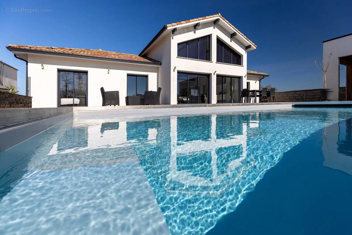 Maison à RIVIERE-SAAS-ET-GOURBY