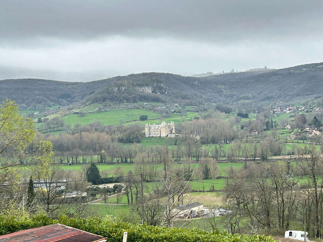 Maison de 180 m² avec vue carte postale. Nombreuses dépendances. - photo 2