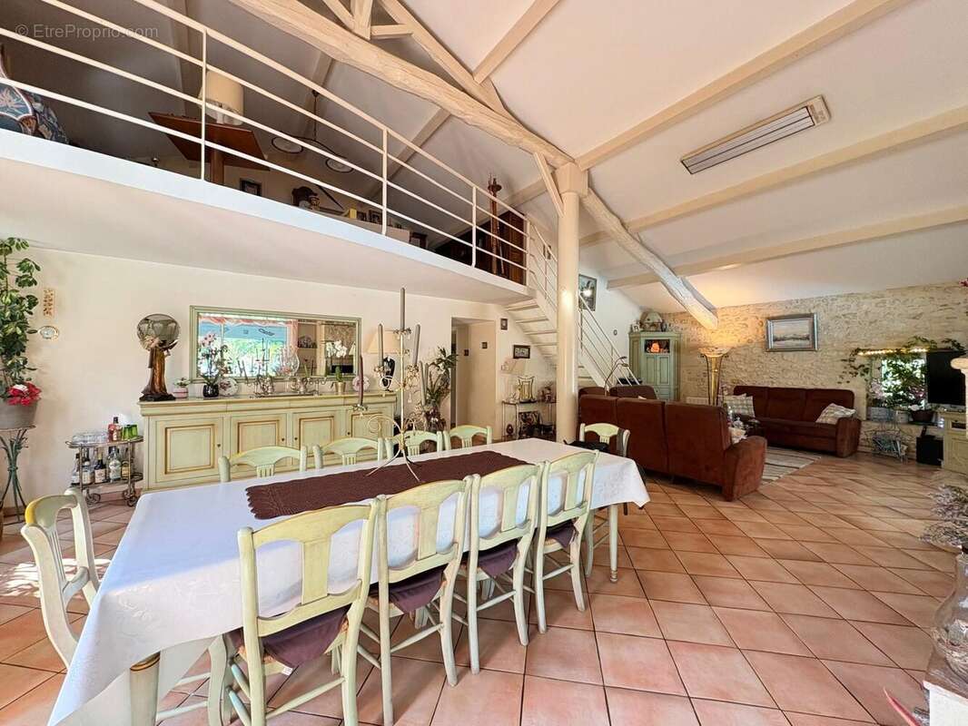 Maison à VENDAYS-MONTALIVET