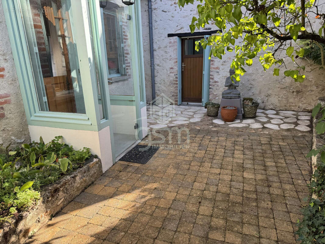 Maison 220 m² à Esvres  - photo 7