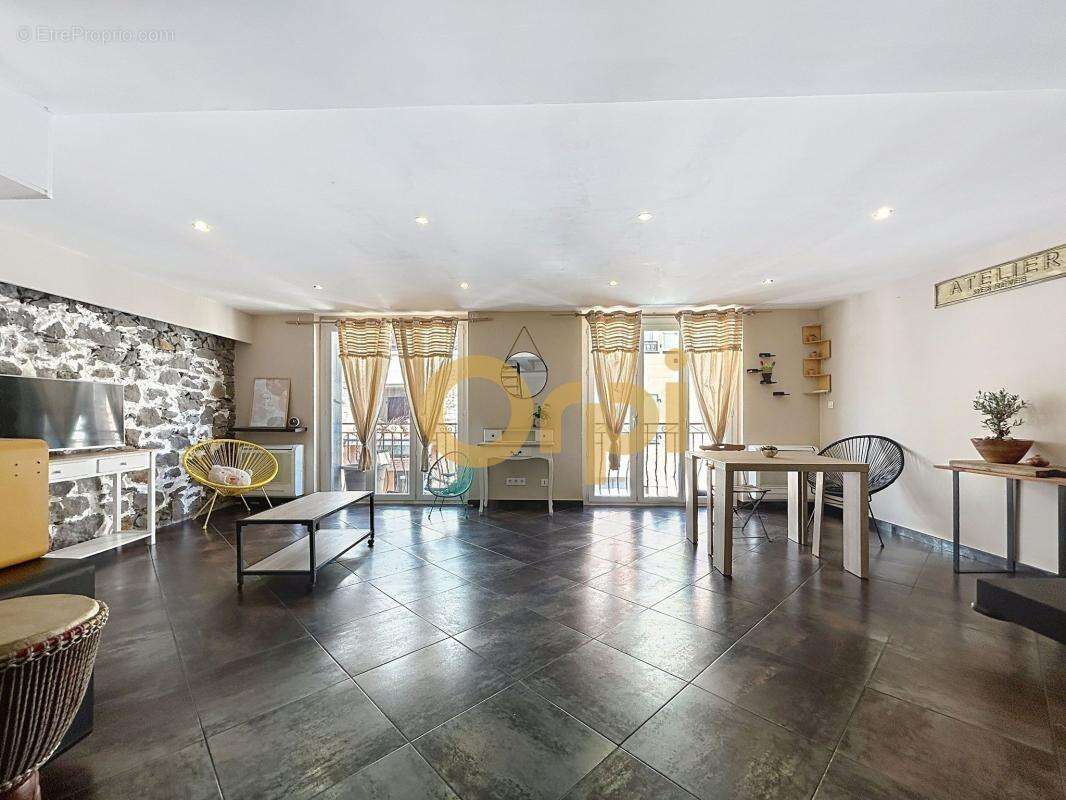 Appartement à ROQUEBRUNE-SUR-ARGENS