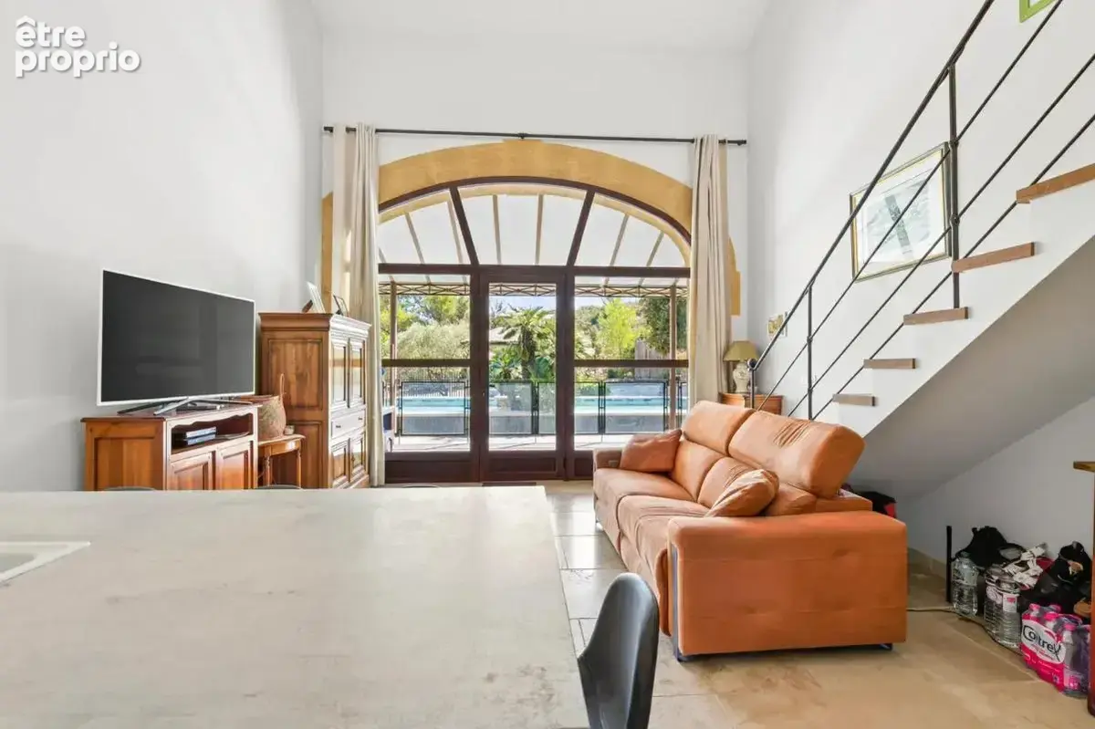 Propriete de caractere en pierres 220 m² sur 5 000 m² à lancon provence - photo 3