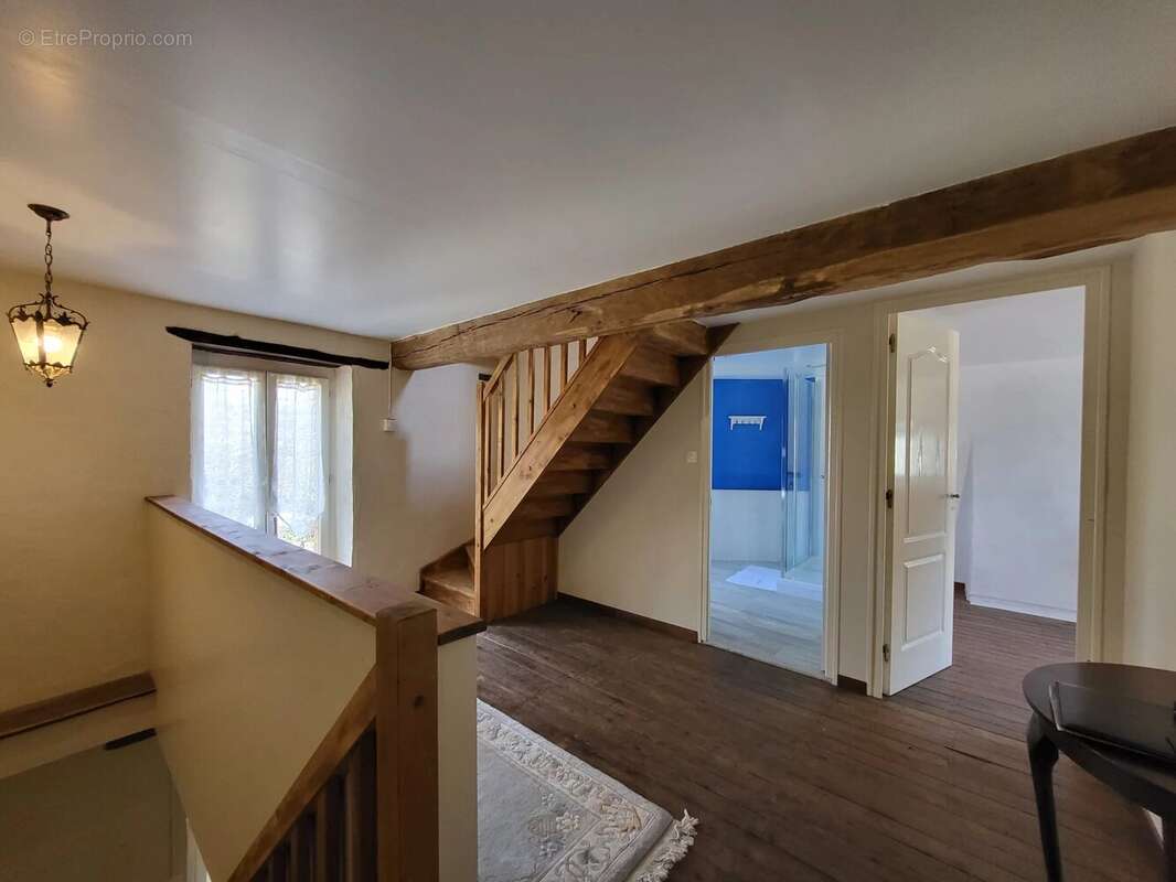 Maison à SAINT-PRIEST-LA-PLAINE