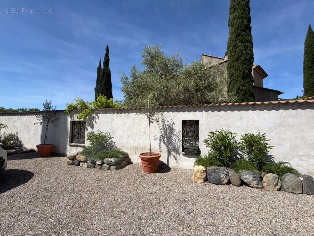 Maison à ALBA-LA-ROMAINE
