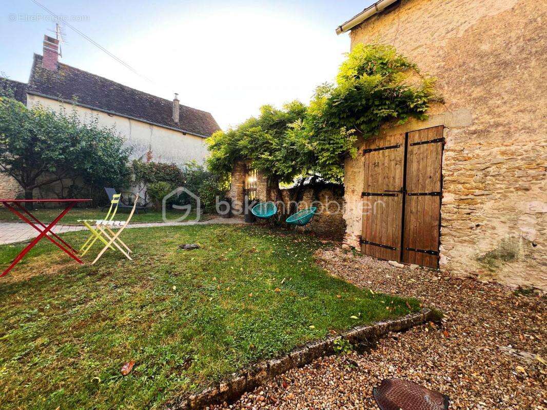 Maison à SAINT-LUBIN-DE-LA-HAYE