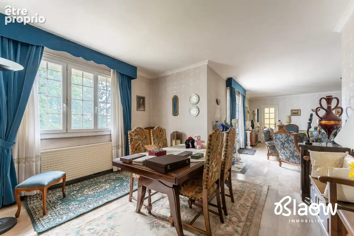 Maison 8 pièces 246 m² à vendre à Saint-Laurent-De-Mure (69720) - photo 5