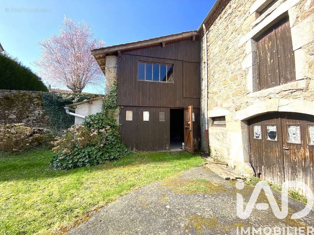 Maison 140 m² à Baffie  - photo 2