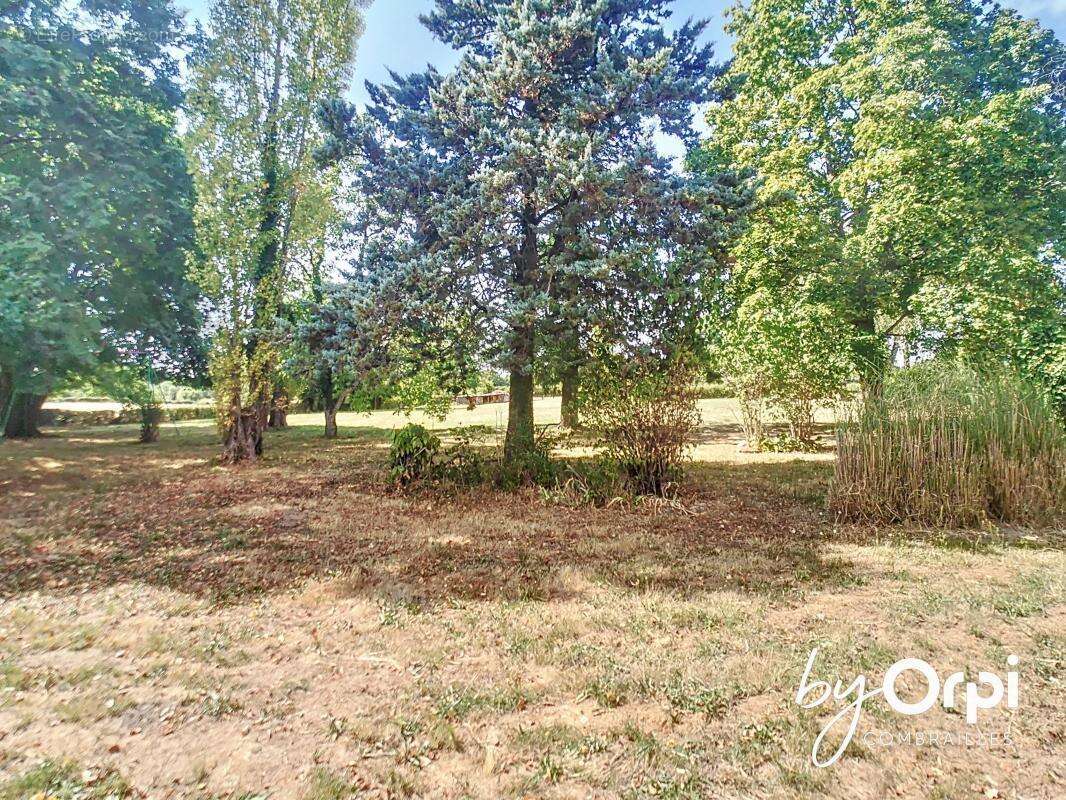 Maison à DURDAT-LAREQUILLE