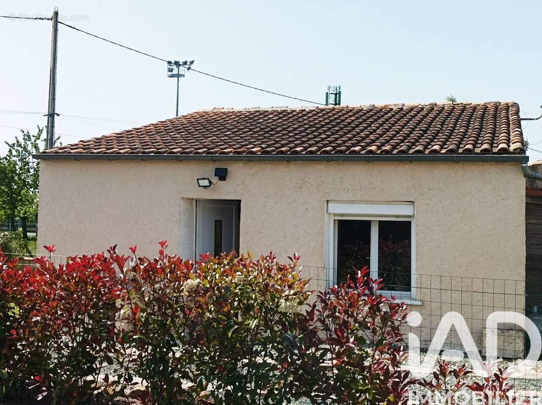 Photo 1 - Maison à CORME-ROYAL