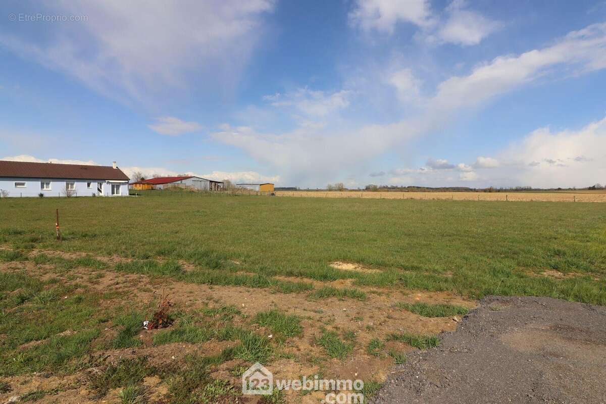 Terrain à MORGEMOULIN