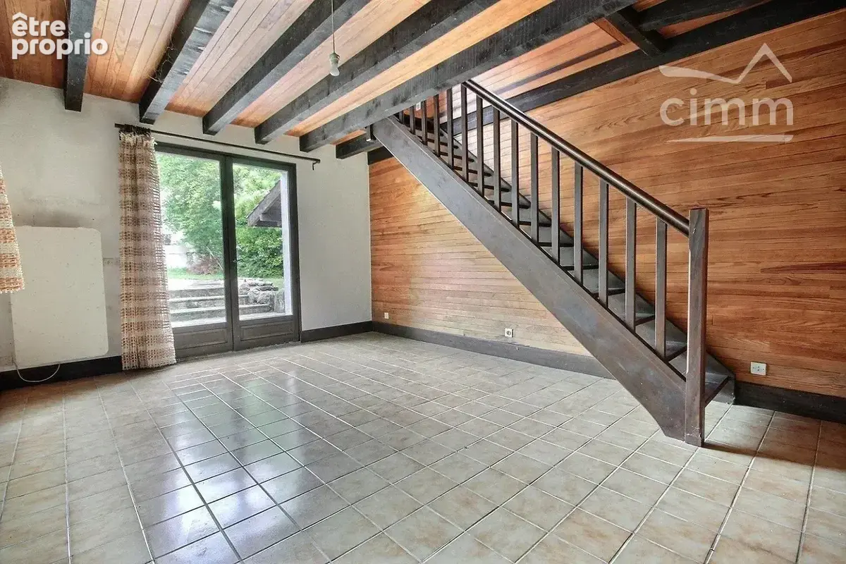 À vendre – Maison de caractère avec piscine, terrain de 2 090 m² et nombreuses dépendances à Saint-Vincent-de-Mercuze - photo 8