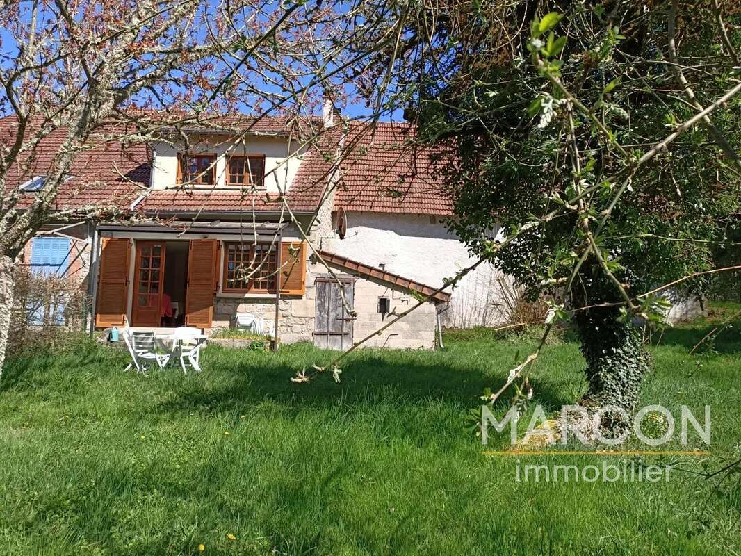 Maison à SAINT-HILAIRE-LE-CHATEAU