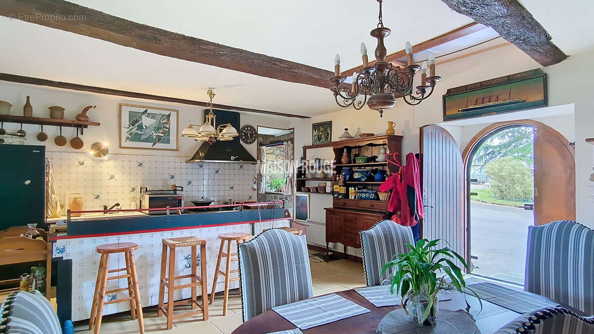 Maison à LA ROCHE-DERRIEN