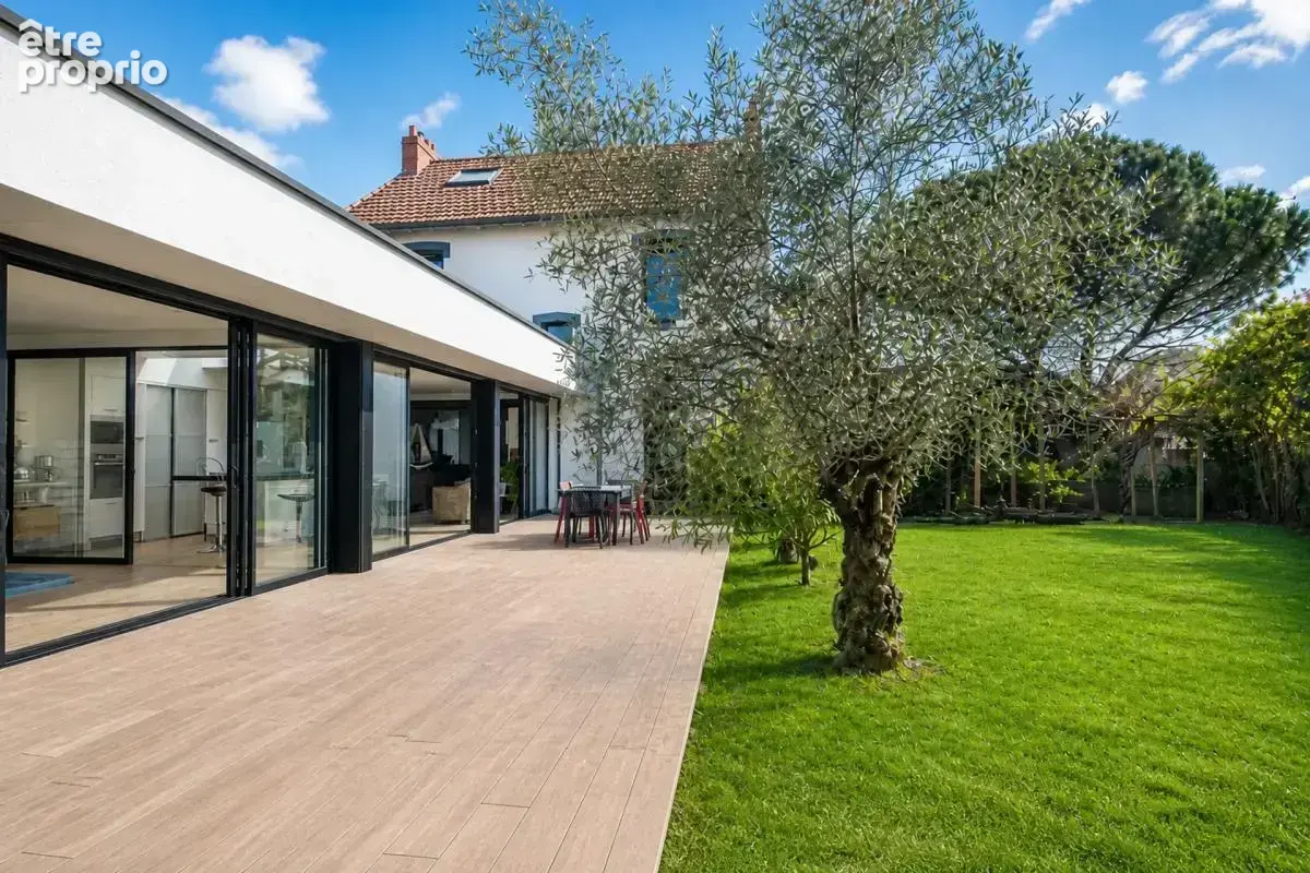 Maison de 7 pièces de 260 m² à Saint-Sébastien - photo 2