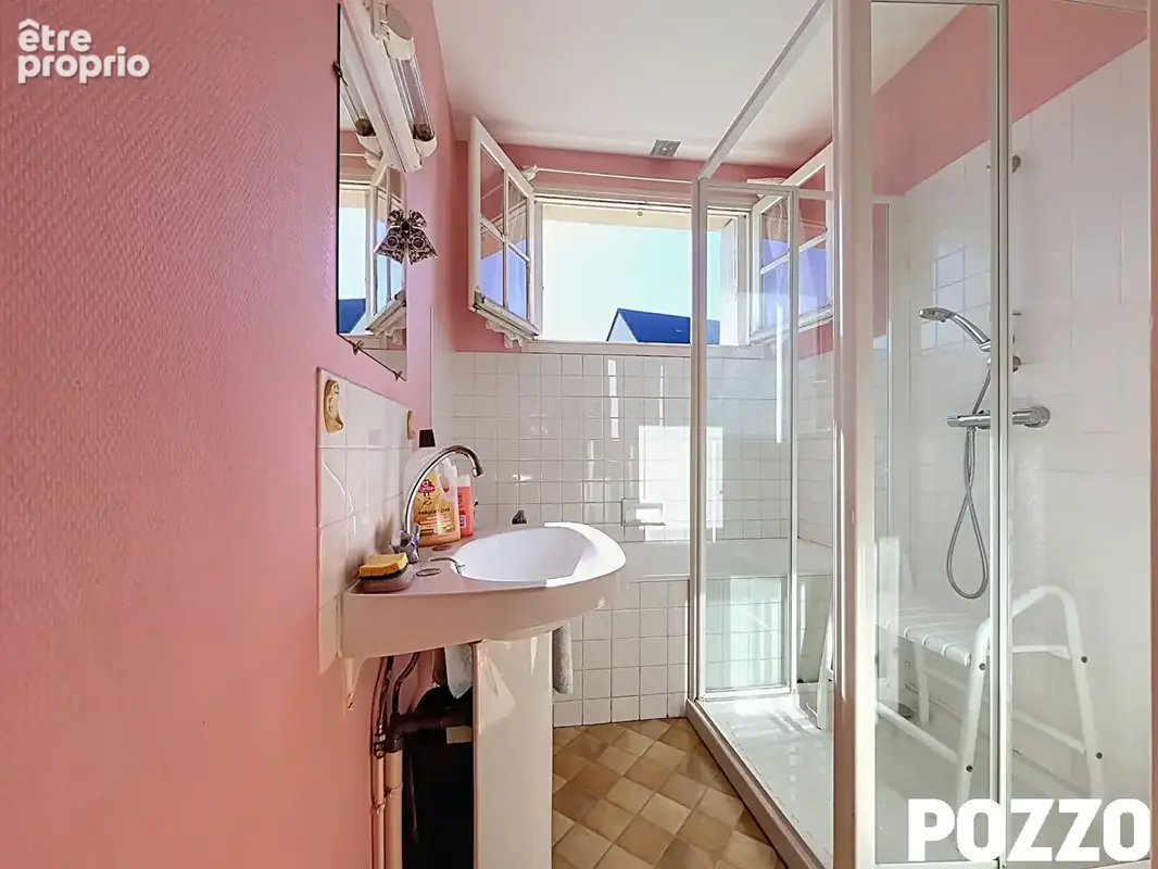 A vendre.  centre bourg tessy-bocage. maison avec vie de plain-pied. - photo 10