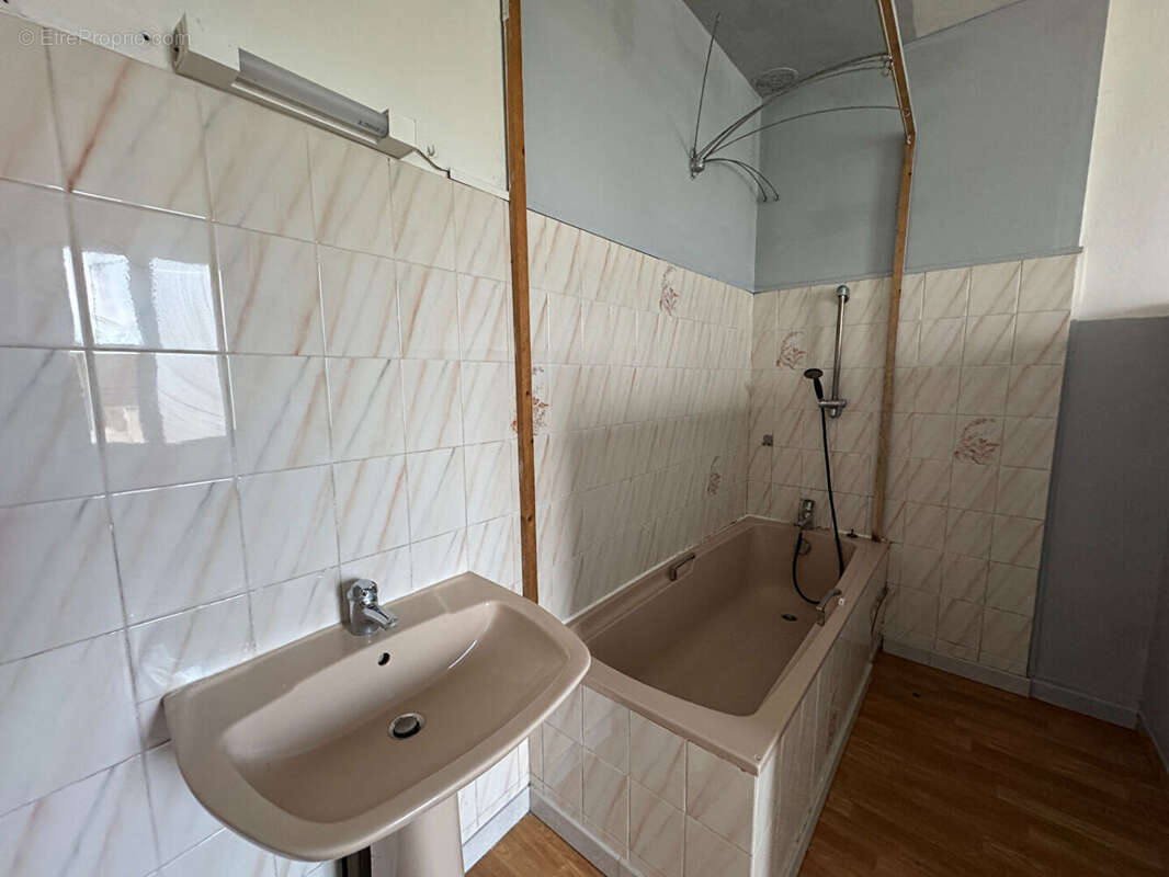 RARE à Niort ! Maison de ville avec grand garage! - photo 3