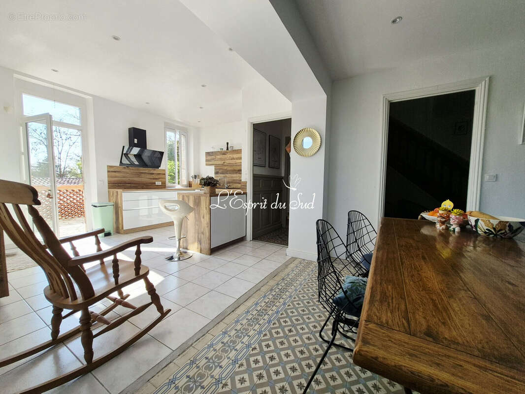 Maison 250 m² à Coufouleux  - photo 4