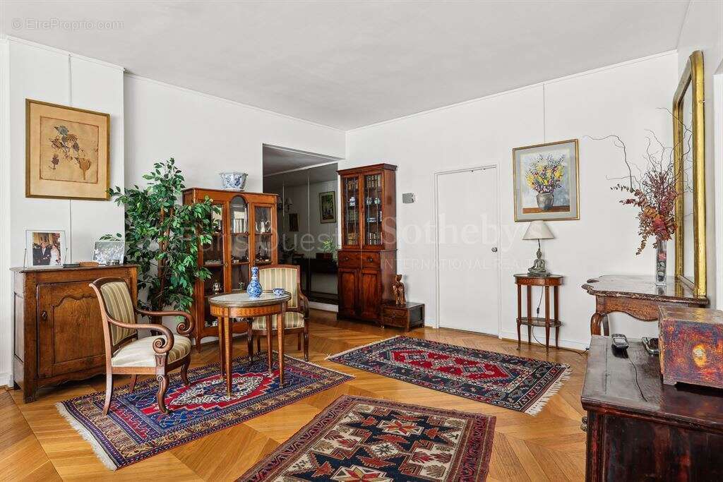 Appartement à PARIS-16E