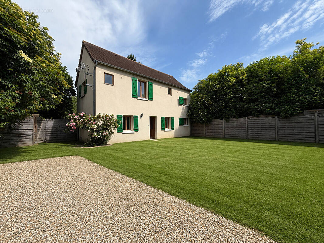 Maison à JOUY-SUR-EURE