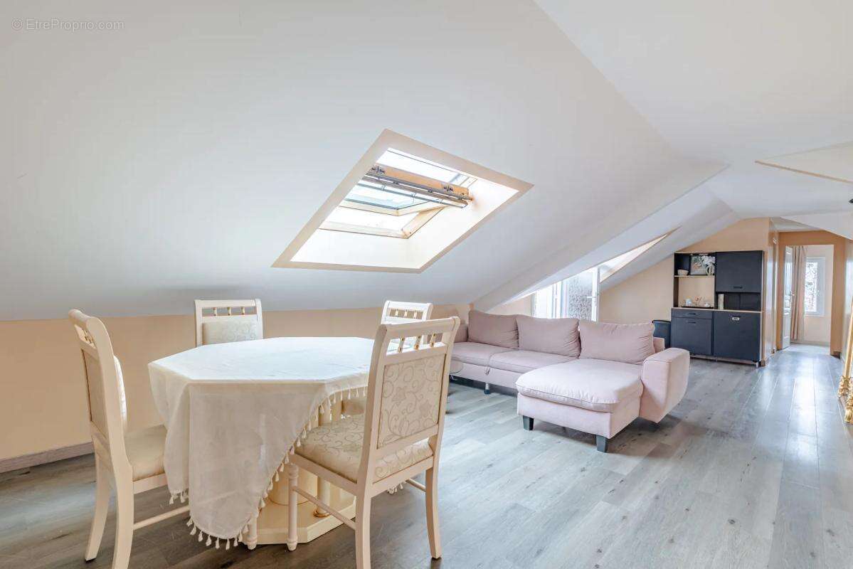 Maison à LE THILLAY