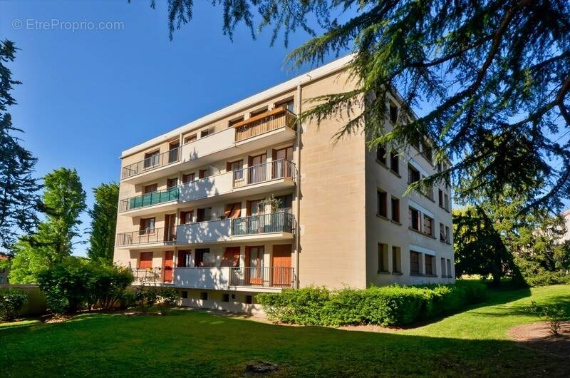 Appartement à FRESNES
