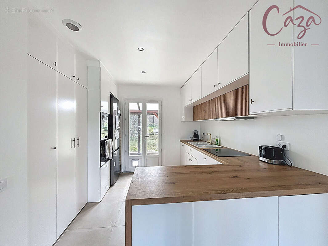 Maison à FARGUES-SAINT-HILAIRE