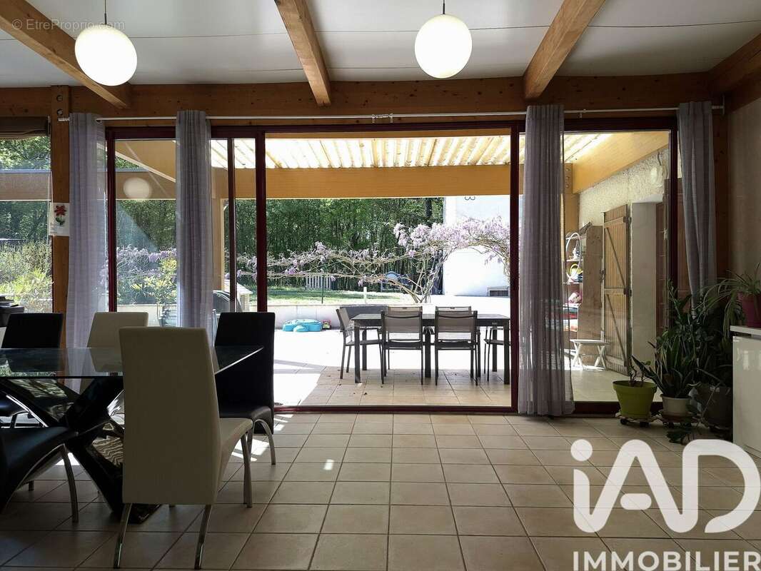 Maison 306 m² à Vinzelles  - photo 3