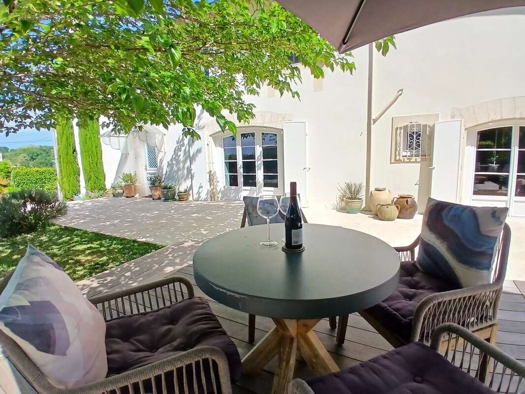 Maison à VILLEBOIS-LAVALETTE