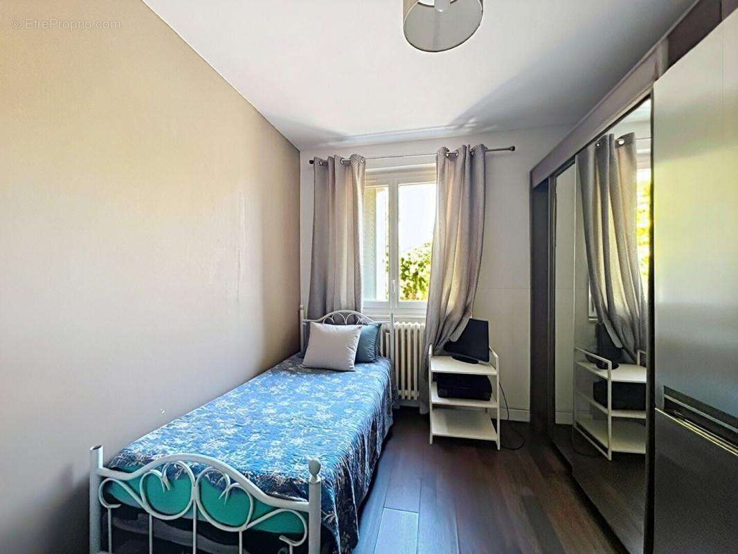 CLERMONT-FERRAND - Appartement T5 de 88 m² avec parking et cave - photo 3
