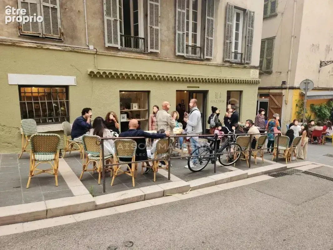 Local d'angle - vieux-nice - droit au bail - photo 5