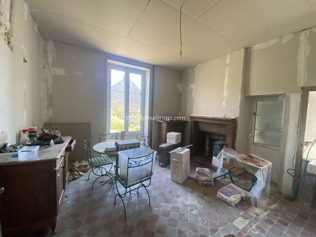 Maison à SAINT-ELLIER-LES-BOIS