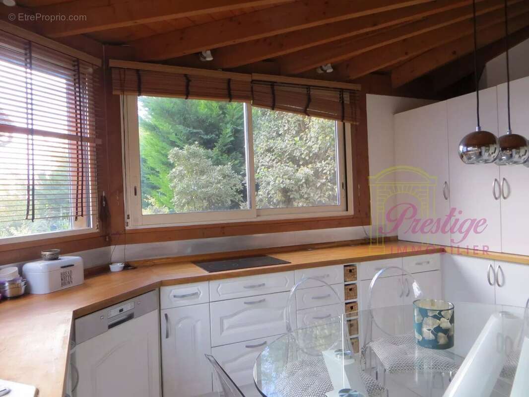 Maison à LE MESNIL-LE-ROI