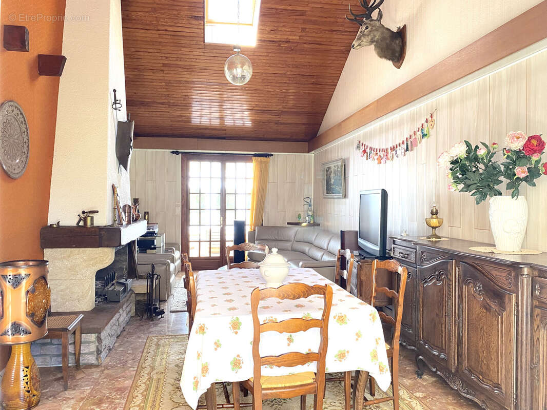 Maison à BAZOCHES-SUR-LE-BETZ