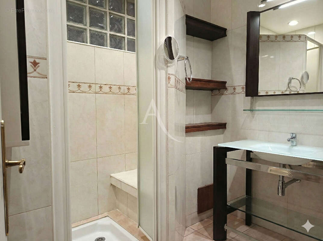 Appartement à CHARENTON-LE-PONT