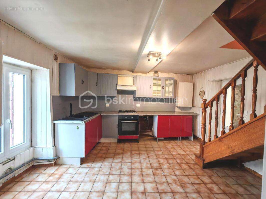 Maison avec jardin et stationnement - photo 4