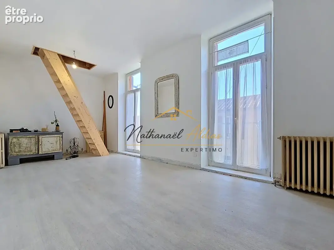 Maison avec patio extérieur et double garage - photo 2