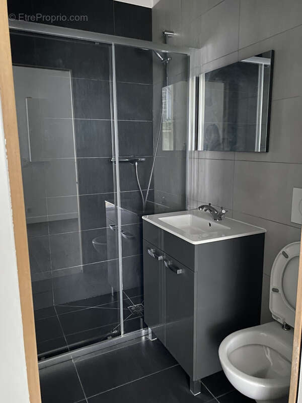 A VENDRE Paris 17ème, à proximité de la Porte de Clichy, ... - photo 5
