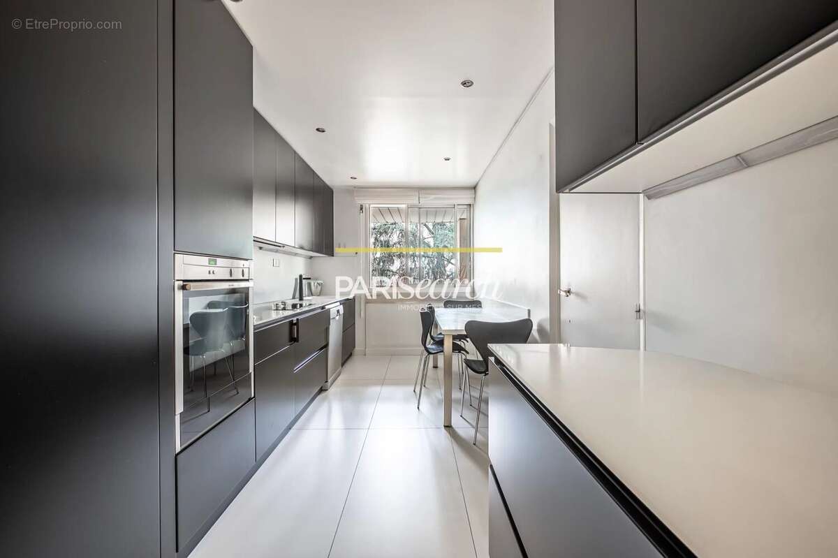 Appartement à NEUILLY-SUR-SEINE