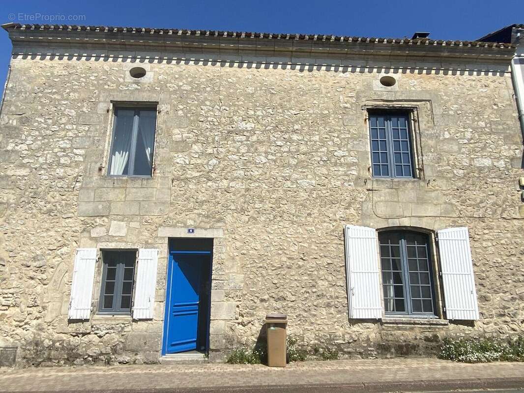 D3A17A7C7C89454593D5C6E110E3A3FA - Maison à LIBOURNE