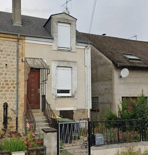 Maison à VIVIER-AU-COURT