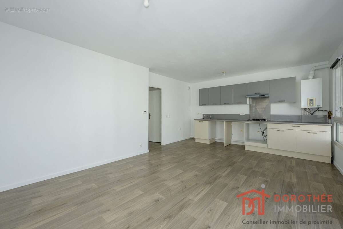 Appartement 59 m² à Santeny  - photo 8