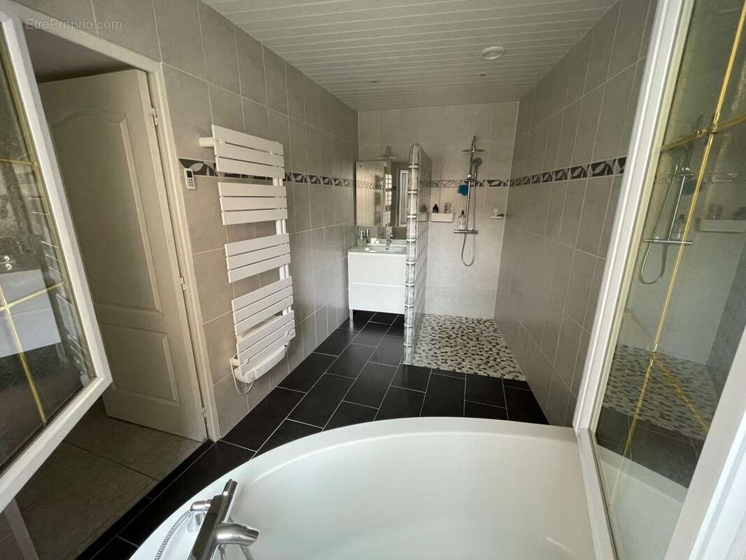 Maison à THIAUCOURT-REGNIEVILLE