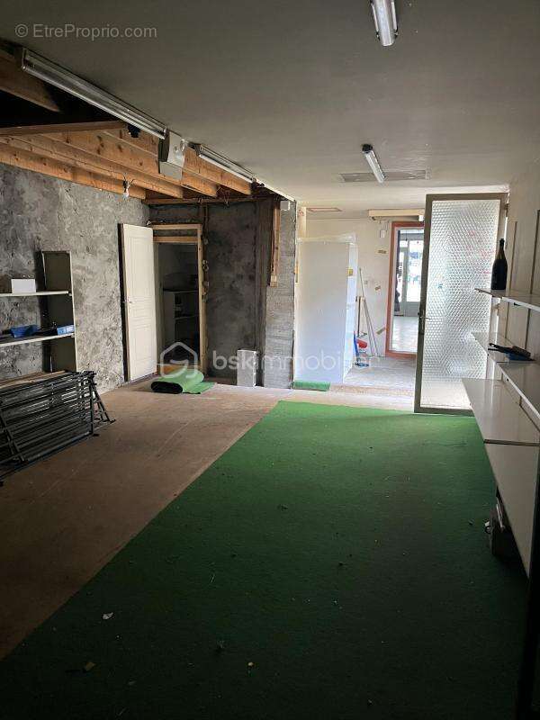 Commerce à MORESTEL