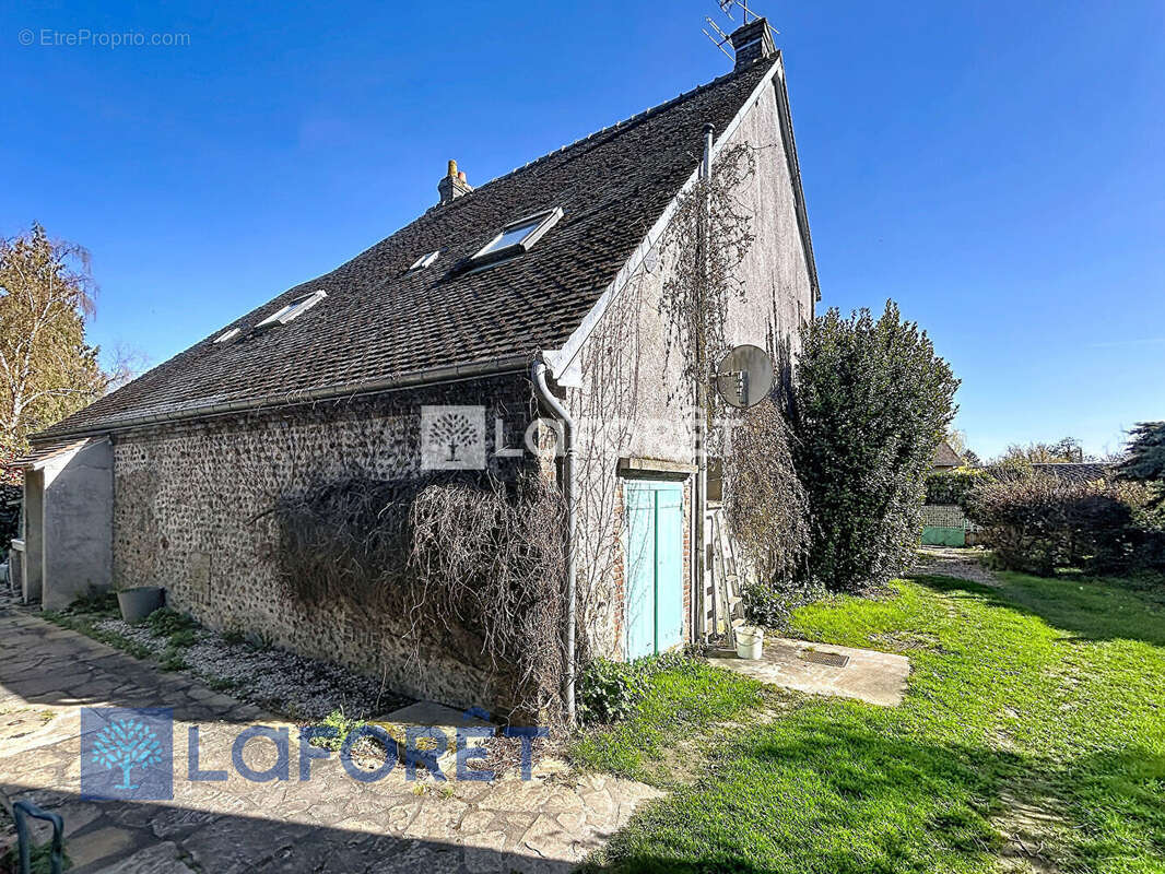 Maison à CHAISE-DIEU-DU-THEIL